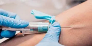 آموزش خونگیری از ورید روی مولاژ (phlebotomy)